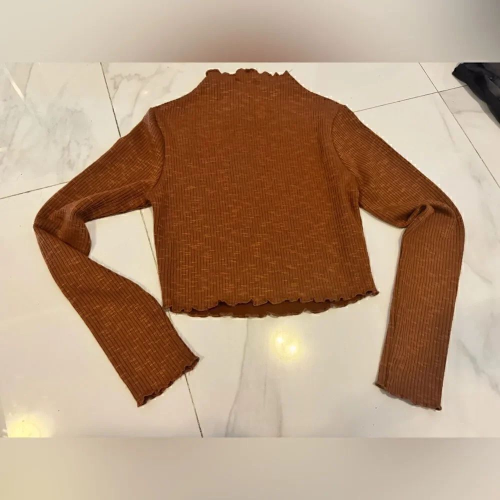 Turtleneck brown crop top #9